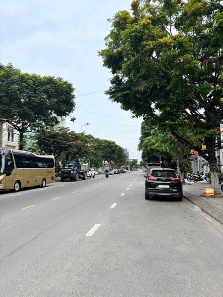  Bán Nhà Mặt Phố Phan Đăng Lưu. Giá Cực Tốt. Diện Tích 119m2