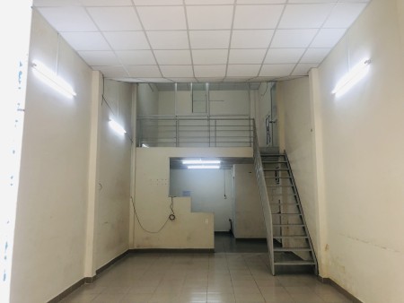 Bán quận 12 có phòng khách + phòng ngủ+wc + hẻm xe hơi, cách Trường Chinh 10m.