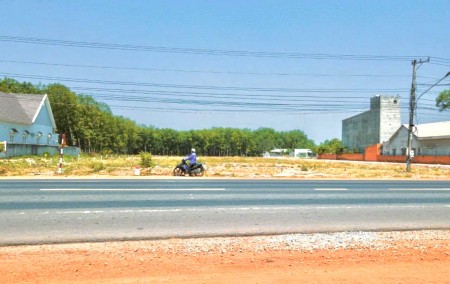 Thu hồi vốn bán gấp 1300m² đất sẵn thổ cư gần khu công nghiệp Đông Công Nhân. Giá 235 triệu