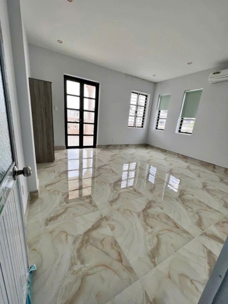 Bán nhà MT lô biên , 2 MT thoáng , 5 tầng hoàn công , sổ hồng riêng cực hiếm trong tầm giá.