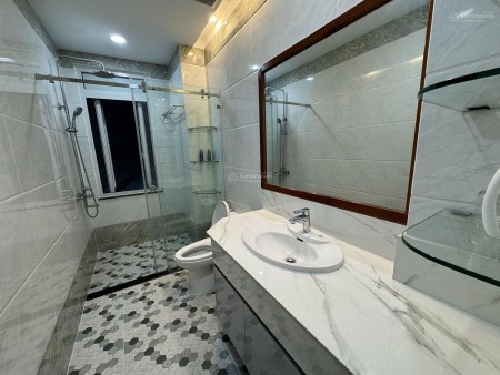 Siêu phẩm hầm, 4L, ST, thang máy (4,75x17=80,75m2) full NTCC đường nội bộ 12m khu VIP 3 Tháng 2