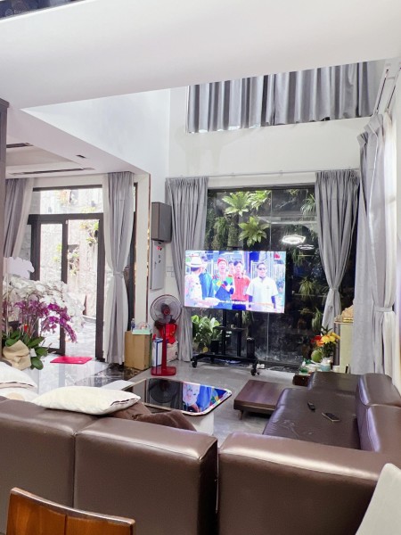 Bán nhà mặt tiền Lê Hồng Phong, Quận 10, kết cấu 4 lầu, có thang máy, 28 tỷ