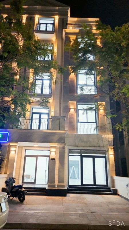CHO THUÊ NHÀ PHỐ 5 TẦNG – THANG MÁY – VỊ TRÍ VÀNG KINH DOANH TẠI VINHOMES GRAND PARK