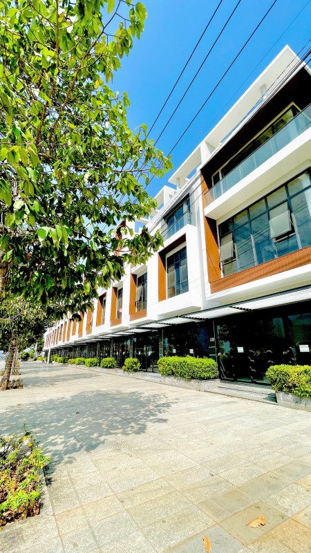 Chính chủ cần bán căn nhà phố thương mại mặt tiền Võ Nguyên Giáp - gần Sungroup Mũi Né