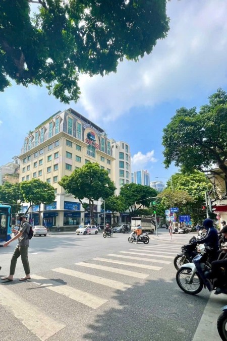bán toà văn phòng phố Bà Triệu, P.Tràng Thi, Q.Hoàn kiếm, 2 mặt phố, lô góc, giá 750 tỉ