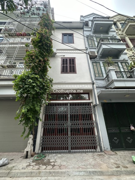Chính chủ cho thuê nhà nguyên căn Nguyễn Văn Cừ, 11 tr, oto đỗ cửa ngày đêm
