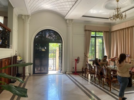 Mặt tiền Lê Văn Việt, gần ngã tư Thủ Đức – Ngang 16,2m – Dòng tiền 150 triệu/tháng – 870m² – 201 tỷ