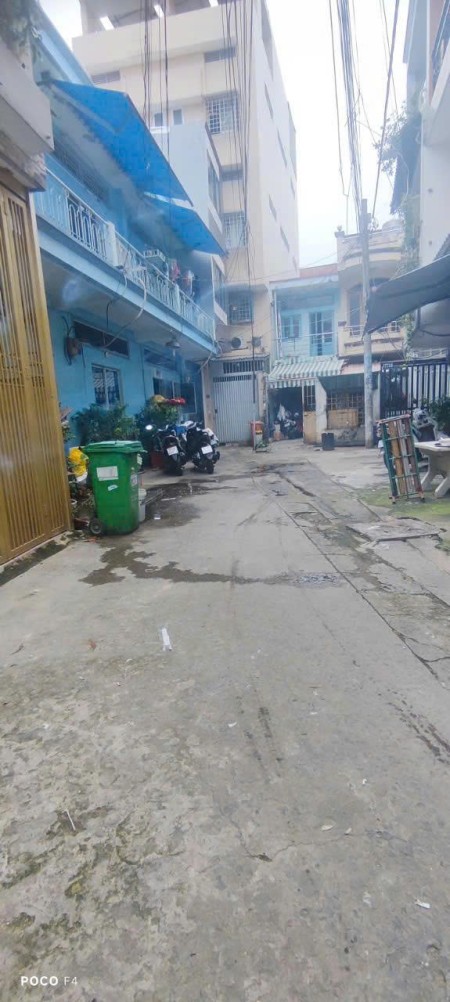 Nhà cấp 4, HXH Âu Cơ, giá chỉ 4ty990 ( có TL )