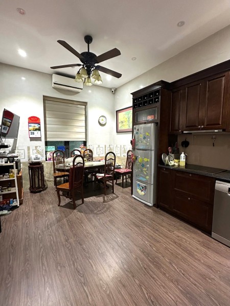 Hiếm Có Tại Võng Thị, Bưởi, Tây Hồ. Lô Góc 84mv, Mặt Tiền Khủng 8.2m, Gần Hồ Tây. Giá 20.9 Tỷ