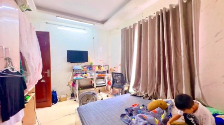 Bán nhà 5 tầng x 41m2, mặt tiền 4m giá chỉ hơn 6 tỷ, ngõ ba gác cách ô tô 5m Tựu Liệt, Thanh Trì