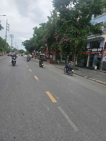 Bán gấp nhà đất tại mặt đường Tuệ Tĩnh kéo dài, Phố ẩm thực, phường Thanh Bình, TP Hải Dương