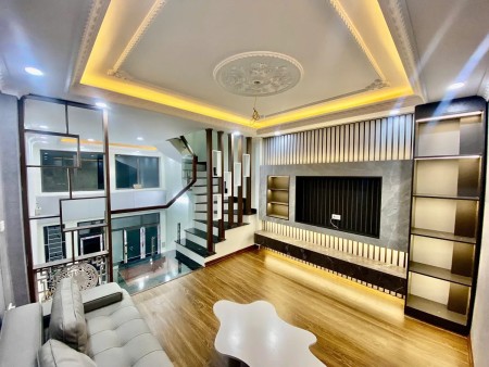 Nhà đẹp 5 tầng, diện tích 38m2 mặt tiền 4m, giá 6.15 tỷ đường Ngọc Hồi, Tứ Hiệp