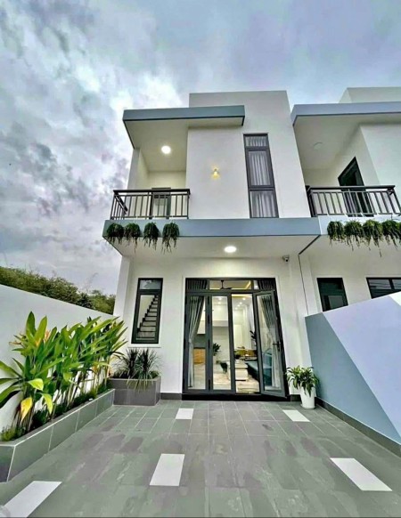 Nhà mới ngay Tân Uyên – Sổ riêng – Giá bằng nửa căn trong khu – Sốc!