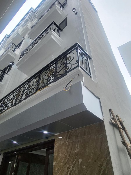 Giá đình có nhu cầu sử dụng tiền để làm ăn nên bán nhà 5 tầng Giá 5,9 tỷ