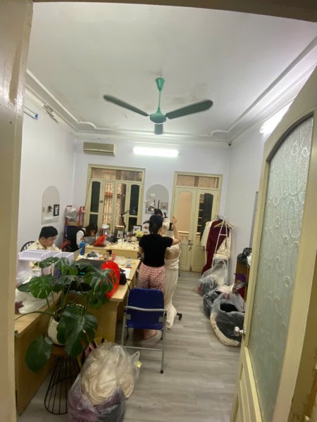 Cho thuê nhà 4 tầng tại Ngõ 84 Ngọc Khánh, Ba Đình. Kinh doanh hoặc CHDV. Chỉ 12tr
