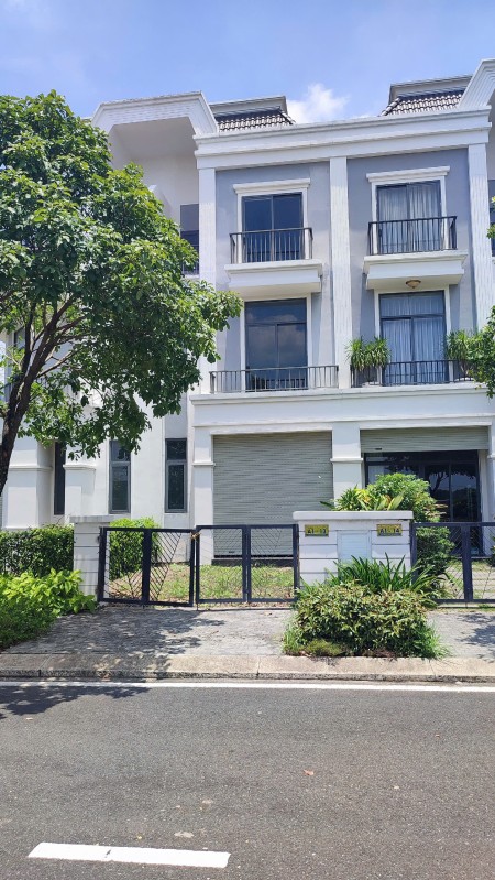 Nhà phố liền kề 1 trệt 2 lầu. Kinh doanh, làm văn phòng hay buôn bán đều tốt