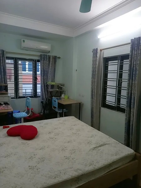 Bán nhà 4 tầng x 35m2 Ngọc Hồi, ngõ ô tô thông, giá chỉ 5.8 tỷ