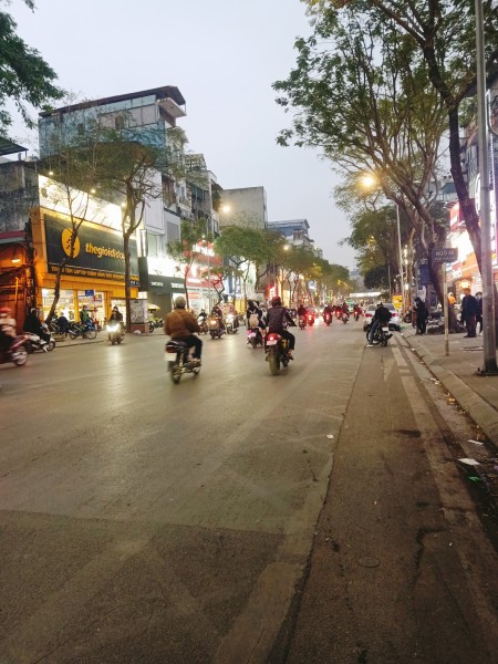 Bán Nhà Nguyễn Ngọc Nại 180m², 5 Tầng, Mặ Tiền 6m, Gía 70 Tỷ