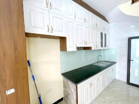Nhà mới kính koong – Trung tâm Tây Hồ – 5 tầng, 3 phòng ngủ – Giá cực hiếm!