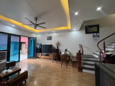 Bán nhà,đường Bát Khối"Đông Dư cũ", nhà đẹp ở ngay, 60m 3 tầng MT 6m 9.6tỷ