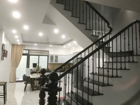 Tôi cần bán Nhà Nguyễn Căn 3 Tâng - 4 PN - 4 WC ở KDC 13E Intresco