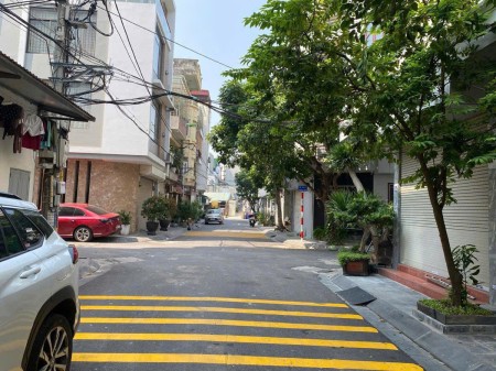Nhà Biệt Thự Pháp - 4 Tầng - Thang Máy - Vỉa Hè Rộng - Oto Tránh - 135m²- Đón Cầu Trần Hưng Đạo
