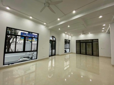Bán nhà mặt phố Sa Đôi Đại Mỗ Nam Từ Liêm lô góc 3 mặt thoáng DT 210m2x 4 tầng MT 15m2 giá 63.9 tỷ