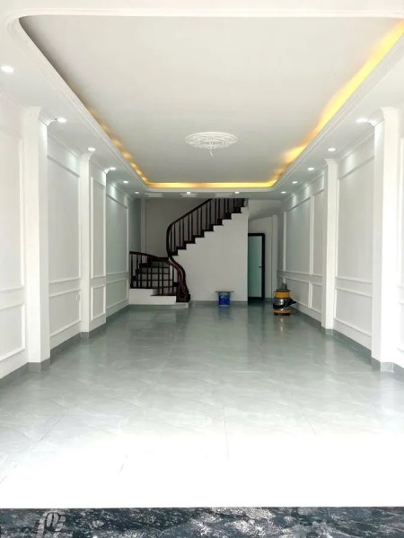 Nhà 5 tầng Tựu Liệt, 45m2, mặt tiền 4m, giá 7.7 tỷ, ô tô vào nhà