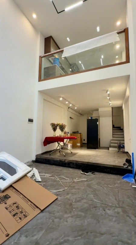 Bán nhà đẹp Thạch Bàn - ô tô chạy vào nhà - có thang máy - nội thất mới - 40m² - 7,25 tỷ