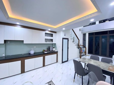 Bán nhà 5 tầng, thang máy Tứ Hiệp, 50m2 giá 8 tỷ, ô tô vào nhà