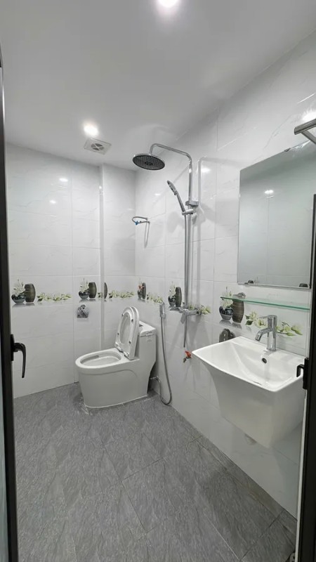 Bán nhà Tứ Hiệp 42m2 x 5 tầng, mặt tiền 4m, giá 7 tỷ, bãi ô tô gần nhà