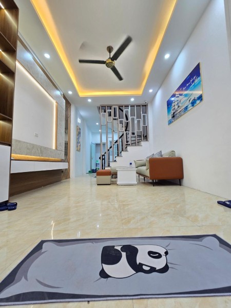 Chính chủ cần bán gấp nhà Kim Giang DT 40m MT 3.9m. Nhà đẹp, Full Nội Thất, sẵn ở luôn, ngõ thông