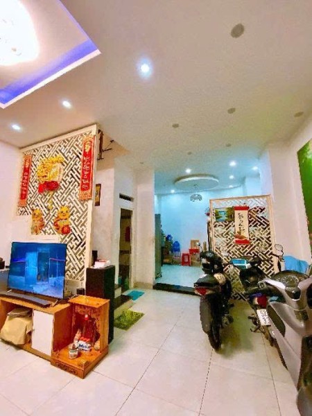  Nhà 3 tầng đẹp – Hẻm xe hơi – Gần Vạn Phúc City