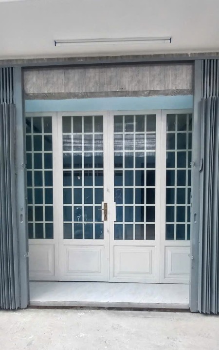 Cho thuê nhà nguyên căn mới sửa đường Chiến Lược, hẻm xe hơi