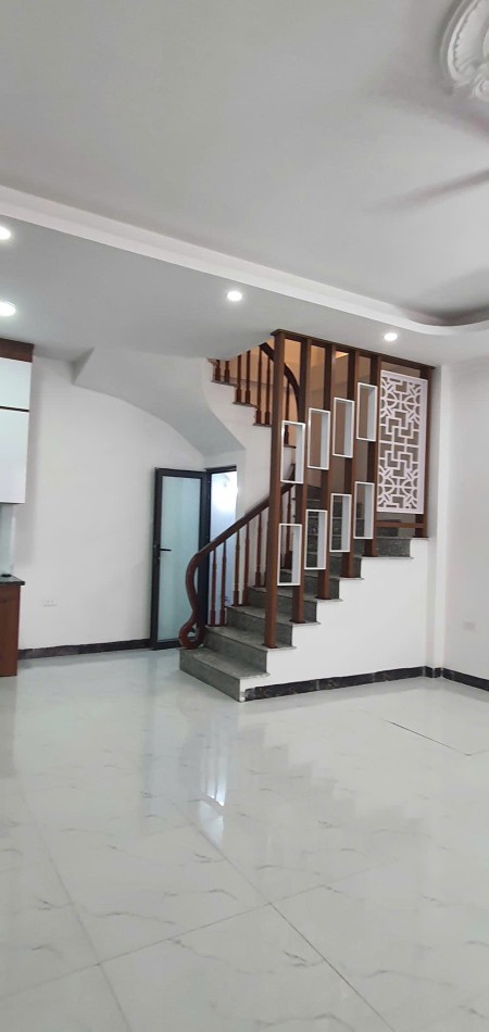 Nhà mới sang xịn mịn Thạch Bàn, Long Biên – 30,5m² – 5 tầng – Nhỉnh 6 tỷ