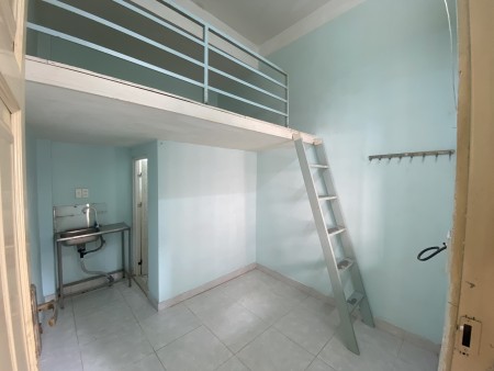 Còn 1 phòng duy nhất, nhà trọ có lầu, sáng trưa đều mát mẻ – Phòng có cửa sổ thoáng mát