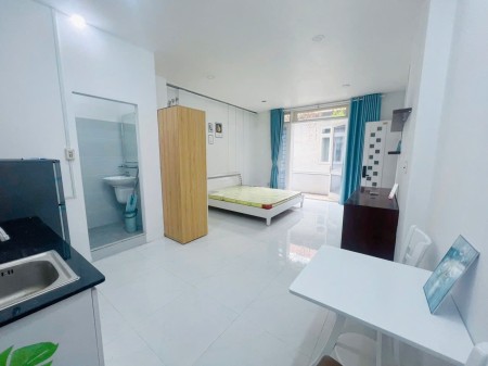 Phòng Studio full nội thất bancon siêu rộng - 71 Hồ Bá Kiện Quận 10 (Thang máy, khóa vân tay)