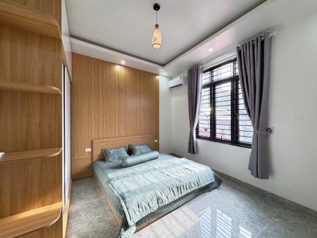 Nhỉnh 6 tỷ ,CC gửi bán căn trung tâm Văn Phú - Hà Đông 30m2 MT 4.1m nhà mới hoàn thiện