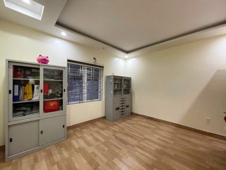 Cần bán nhà 4 tầng khu vực Văn Cao – Vị trí đẹp, ô tô…