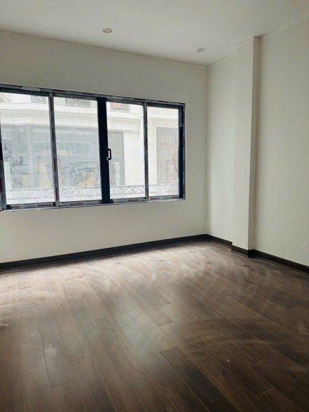 Bán nhà Tân Mai Hoàng Mai. DT 45M x 5 tầng, thang máy, gần ô tô tránh