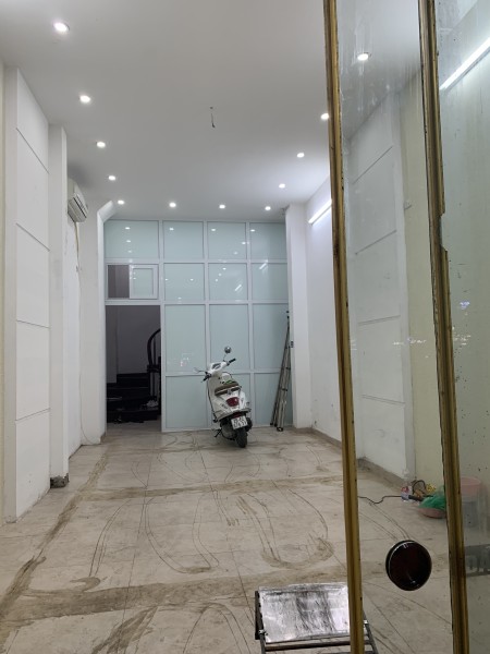 Chính chủ cần cho thuê cửa hàng tầng 1 mặt tiền đường láng