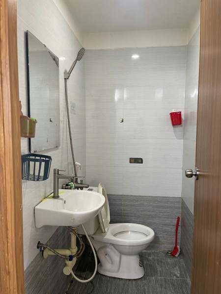 Trống sẵn phòng có nội thất, ban công, đi bộ tới Van Lang CS3, binh thanh