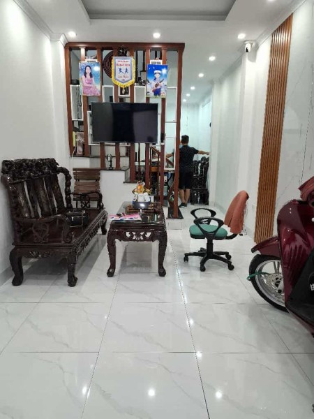 Bán nhà 5 tầng 34m2 Ngõ đường Ỷ La - Hà Đông giá 6,6 tỷ. Ngõ thông tiện ích thuận lợi