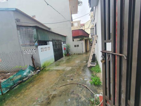 Gia đình cần bán nhà kv Yên Nghĩa, Hà Đông, dt 35m2 giá chỉ 5ty2, sổ đã sẵn sàng.