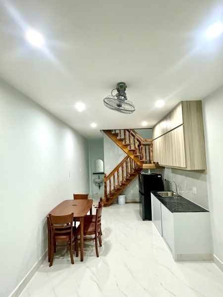Chính chủ cho thuê nhà nguyên căn - full nội thất Q4