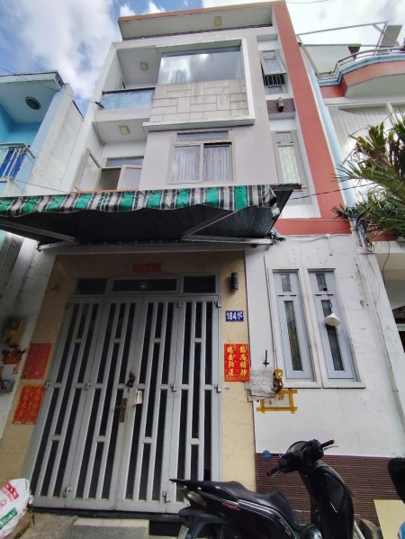 Chính chủ cần bán nhà hẻm rộng 2 mặt tiền giá tốt nhất thị trường 0938510970