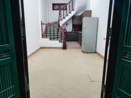 Chính chủ cho thuê nhà riêng 35m2 + 4 phòng ngủ + ngõ 81 Lương…