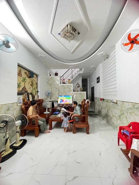 Bán nhà Phan Huy ích - Gò Vấp, 5 phút ra emart, hẻm xe hơi, 108m2, 3 tầng, 6 tỷ