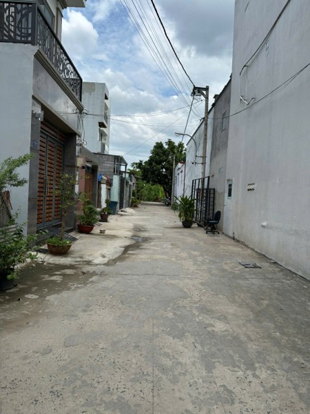 Bán đất, kho, xưởng 100.2m2 tại Đường số 9, Phường An Phú Đông, Quận 12, TP HCM giá 6.3 tỷ