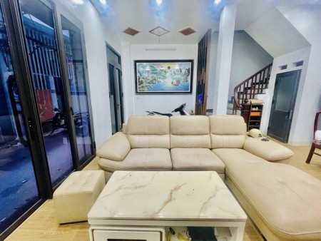 Bán nhà Việt Hưng, 33m2, 5 tầng, nhỉnh 6 tỷ